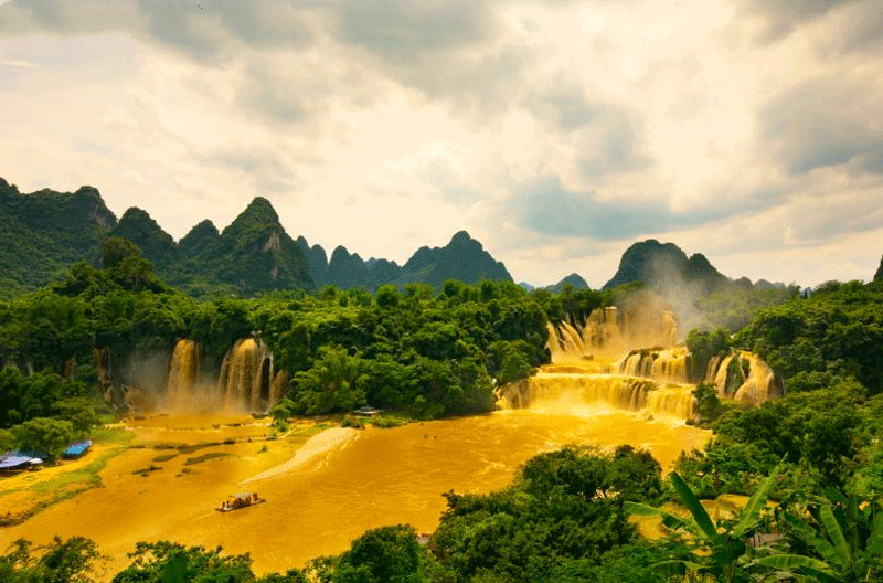 廣西出現(xiàn)“黃金瀑布” 廣西出現(xiàn)“黃金瀑布”